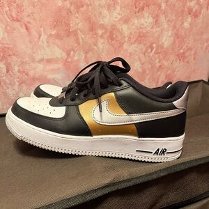 Nike Kids Black and Gold Sneakers